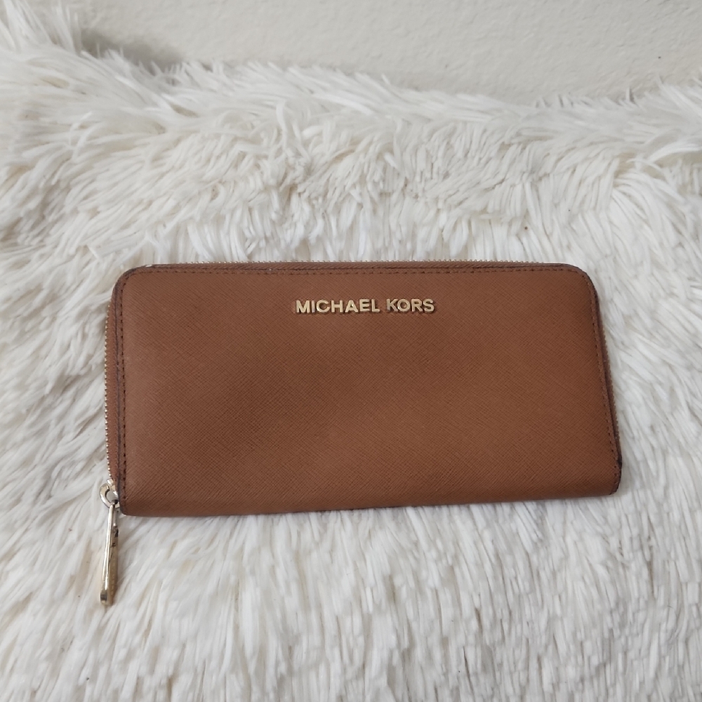 Michael Kors Outlet Jet Set Travel Large Saffiano Leather Quarter-Zip Wallet